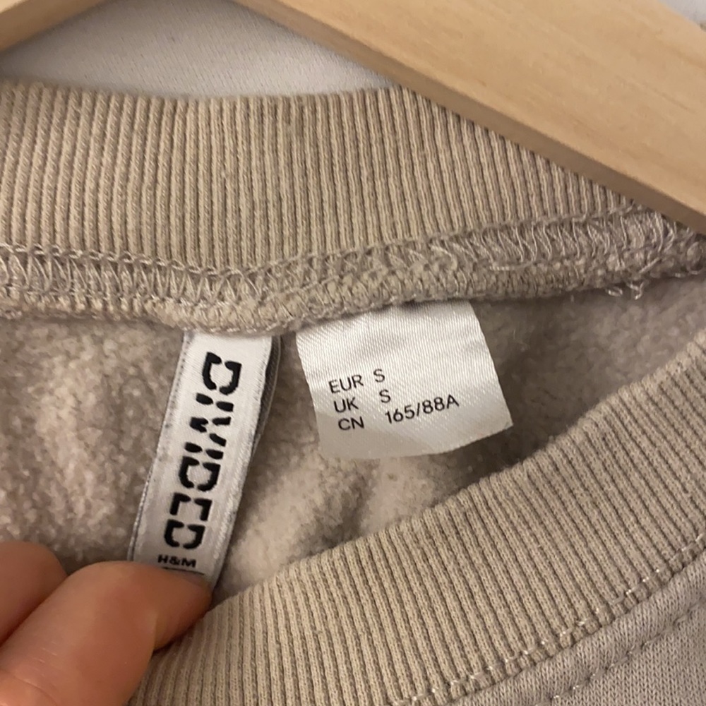 Beige sweater - Picture 2 of 2